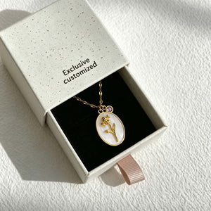 December flower necklace