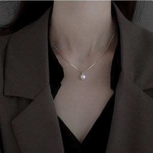 Pearl necklace, minimalist style clavicle chain