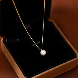 Pearl necklace, minimalist style clavicle chain
